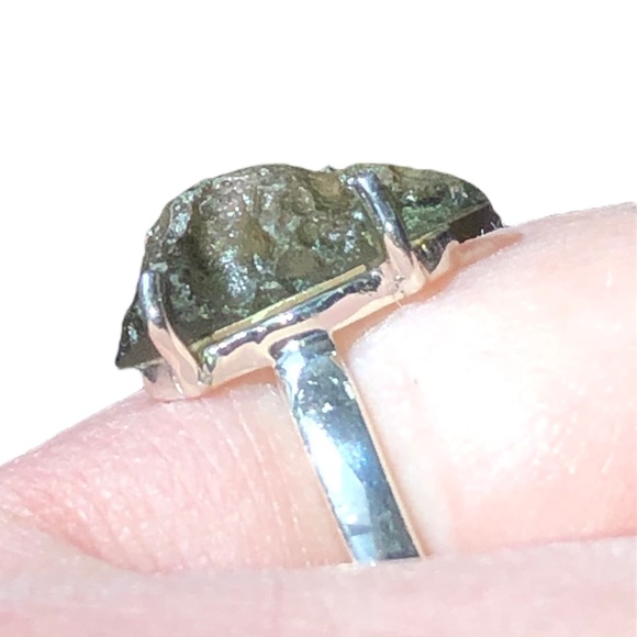 Sterling silver and genuine 👽🛸Moldavite 👽🛸free form ring size 8 - Picture 12 of 15